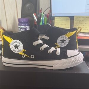Converse Black and Yellow High-Top Sneakers boys youth size 1